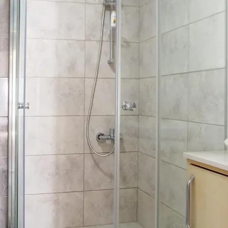 Apartamento Superb Flat Near Sea With Shared Pool In