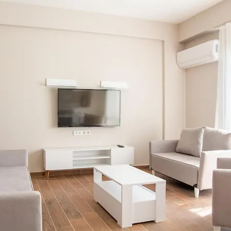 Superb Flat Near Sea With Shared Pool In Çeşme