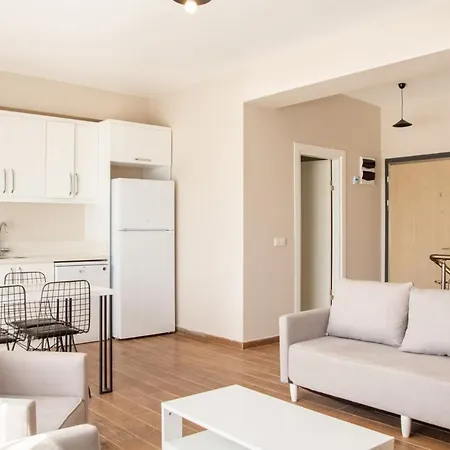Superb Flat Near Sea With Shared Pool In Apartment *