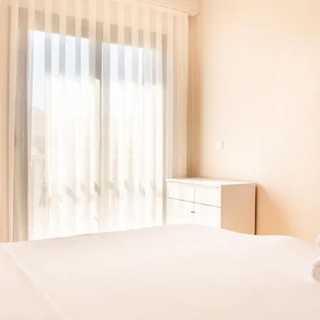 Superb Flat Near Sea With Shared Pool In *