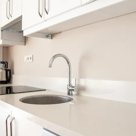 Superb Flat Near Sea With Shared Pool In Apartment Cesme