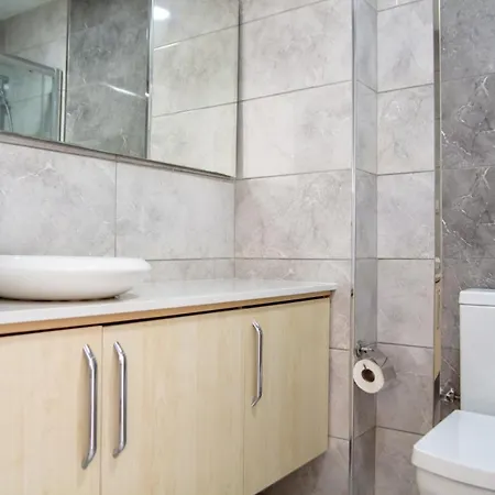 Superb Flat Near Sea With Shared Pool In Apartment *