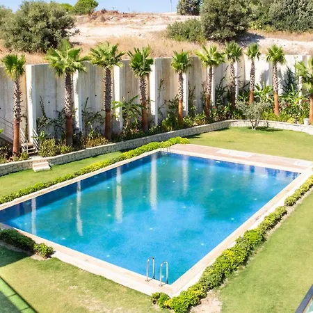 Superb Flat Near Sea With Shared Pool In * Cesme