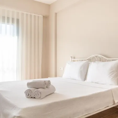 Superb Flat Near Sea With Shared Pool In *
