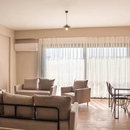 Superb Flat Near Sea With Shared Pool In